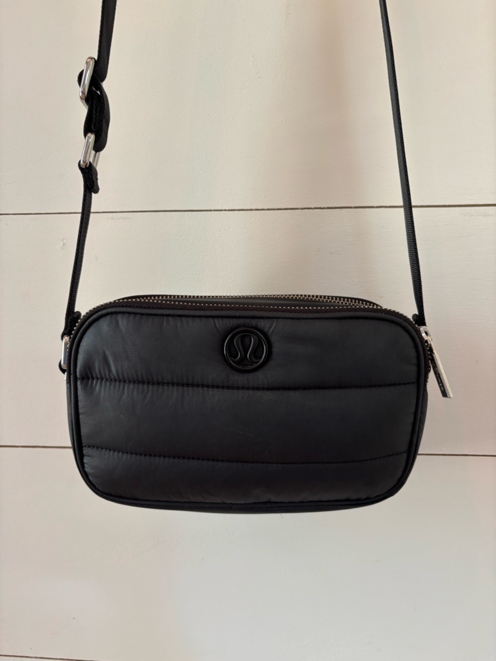 Lululemon Wonder Puff crossbody camera  2L